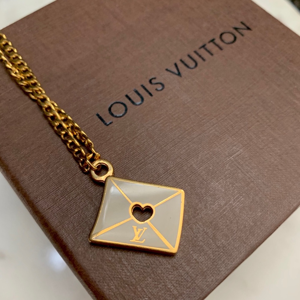 💌Authentic Louis Vuitton Messenger Necklace💌
